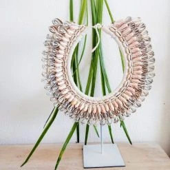 My Bliss Home Statuettes Et Figurines Collier Tribal De Coquillages L32 X H 43 Cm -Vases Soldes collier tribal de coquillages l32 x h 43 cm 1