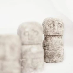 Bazar Bizar Statuettes Et Figurines Statue D'homme En Grès -Vases Soldes statue d homme en gres 4