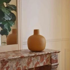 Passage Vernet Vases Vase Arrondi En Métal Jaune -Vases Soldes vase arrondi en metal jaune 2