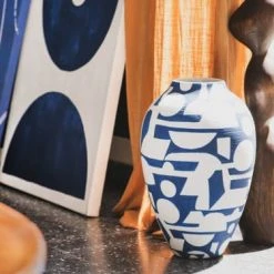 Maisons Du Monde Vases Vase En Argile Blanche Et Bleue H42 6 Maisons Du Monde Vases Vase En Argile Blanche Et Bleue H42 -Vases Soldes vase en argile blanche et bleue h42 1000 3 17 220187 2