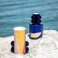 Vases Vase Malala Maisons Du Monde X Sakina M’Sa En Faïence Rose, Bleue Et Noire H22 -Vases Soldes vase malala maisons du monde x sakina m sa en faience rose bleue et noire h22 1000 0 8 229772 4